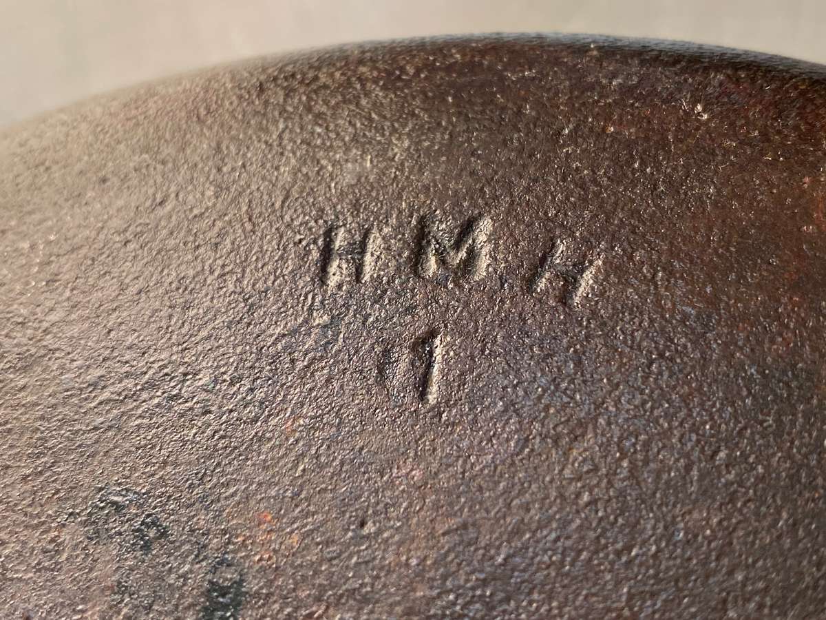 Cast Iron Flat Bottom Potjie Dutch Oven 6,top diameter 25cm,used, in working condition,vintage