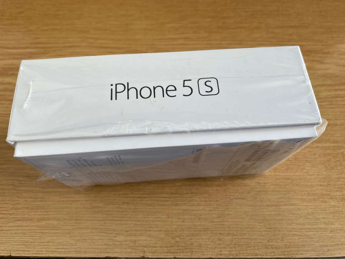 iPhone 5s 16GB Mobile Phone, Brand New in Original Box, Never Used