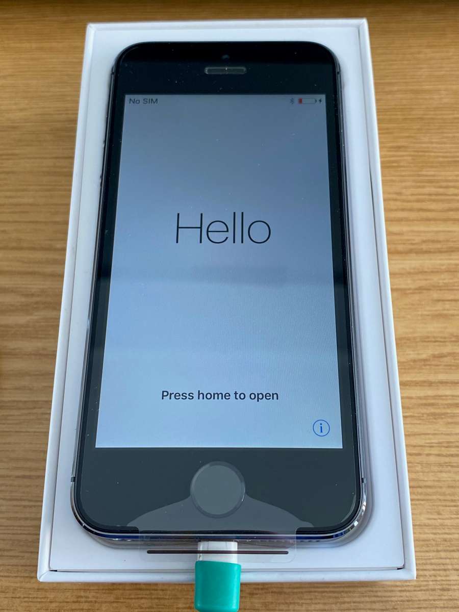 iPhone 5s 16GB Mobile Phone, Brand New in Original Box, Never Used