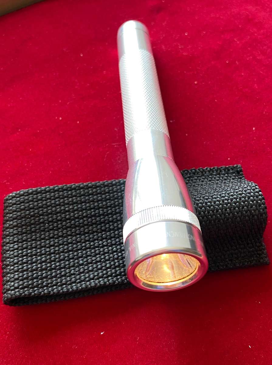 Mini Maglite AA , Aluminium, silver, Mag USA, Set (torch + belt-holder), torch in mint condition