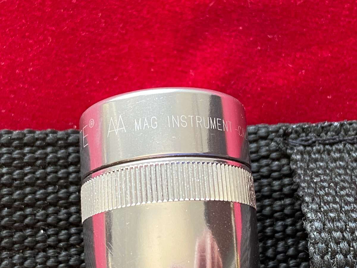 Mini Maglite AA , Aluminium, silver, Mag USA, Set (torch + belt-holder), torch in mint condition