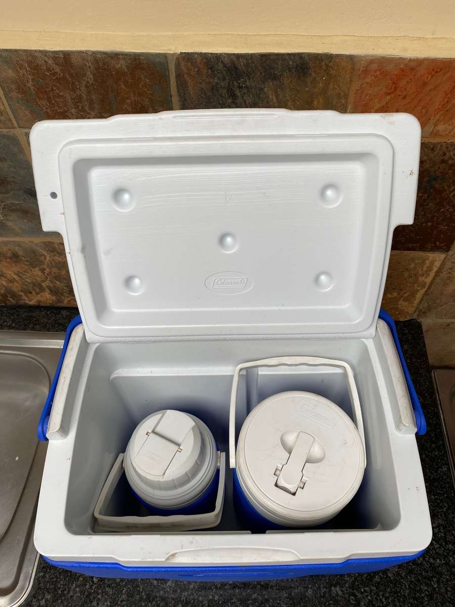 COLEMAN Combo blue (3 pieces) made in USA, vintage:Coolbox  6215/6216 16 Quart + 2  drink container