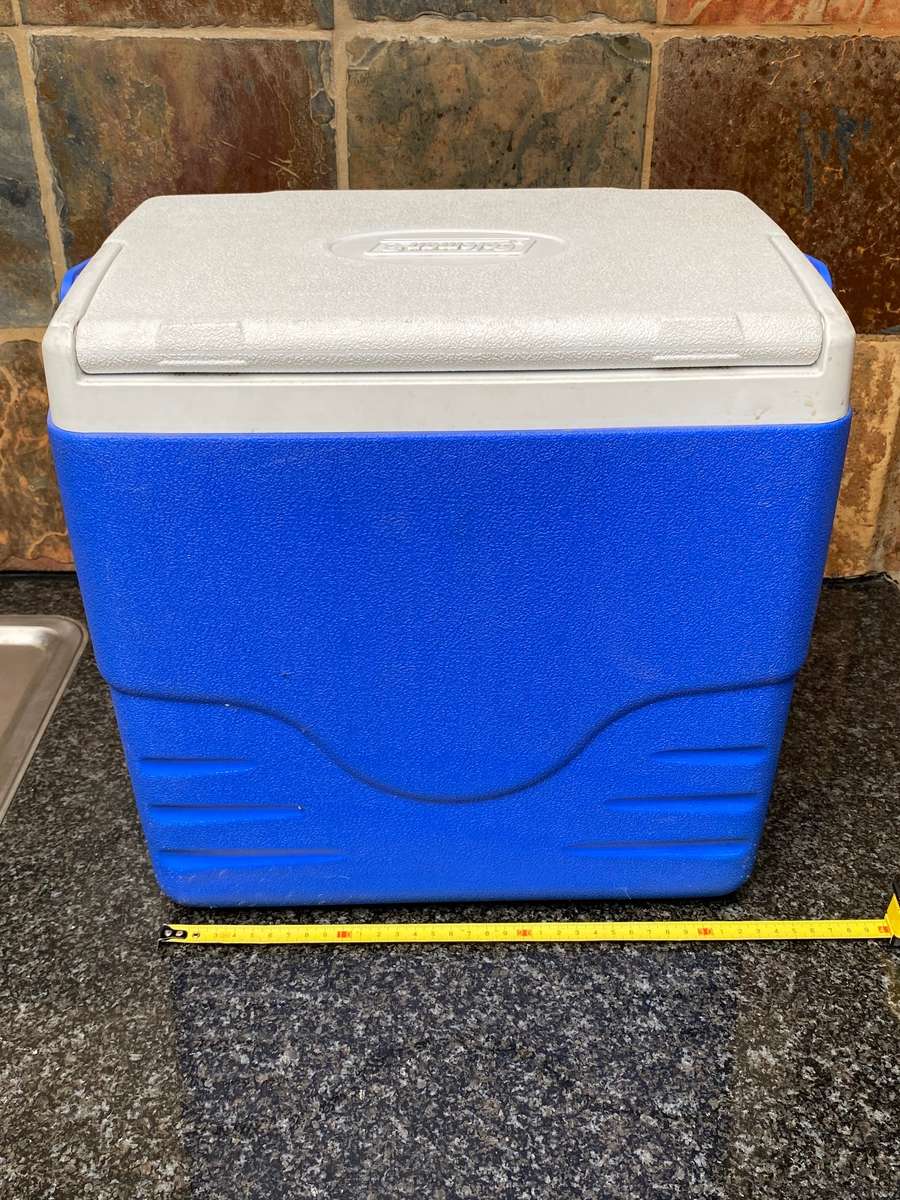 COLEMAN Combo blue (3 pieces) made in USA, vintage:Coolbox  6215/6216 16 Quart + 2  drink container