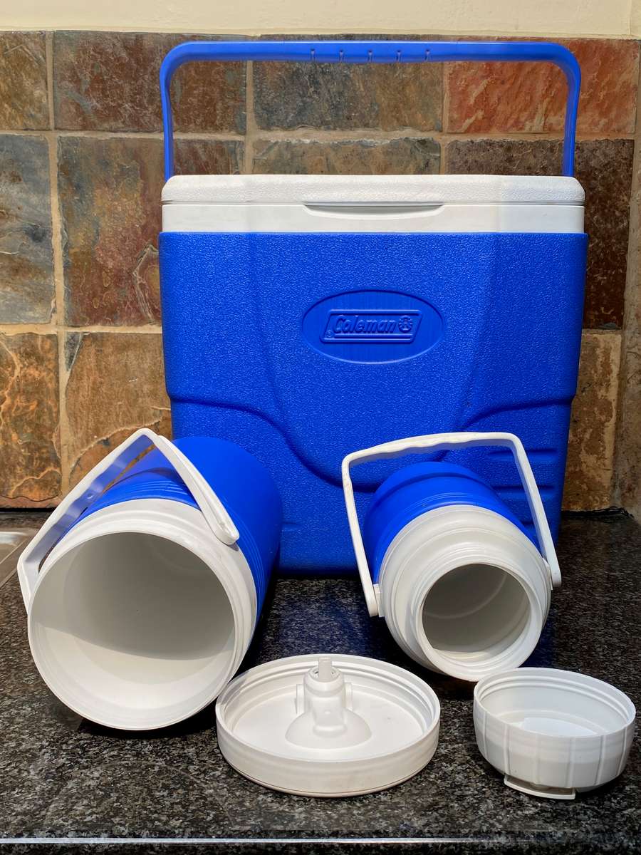 COLEMAN Combo blue (3 pieces) made in USA, vintage:Coolbox  6215/6216 16 Quart + 2  drink container
