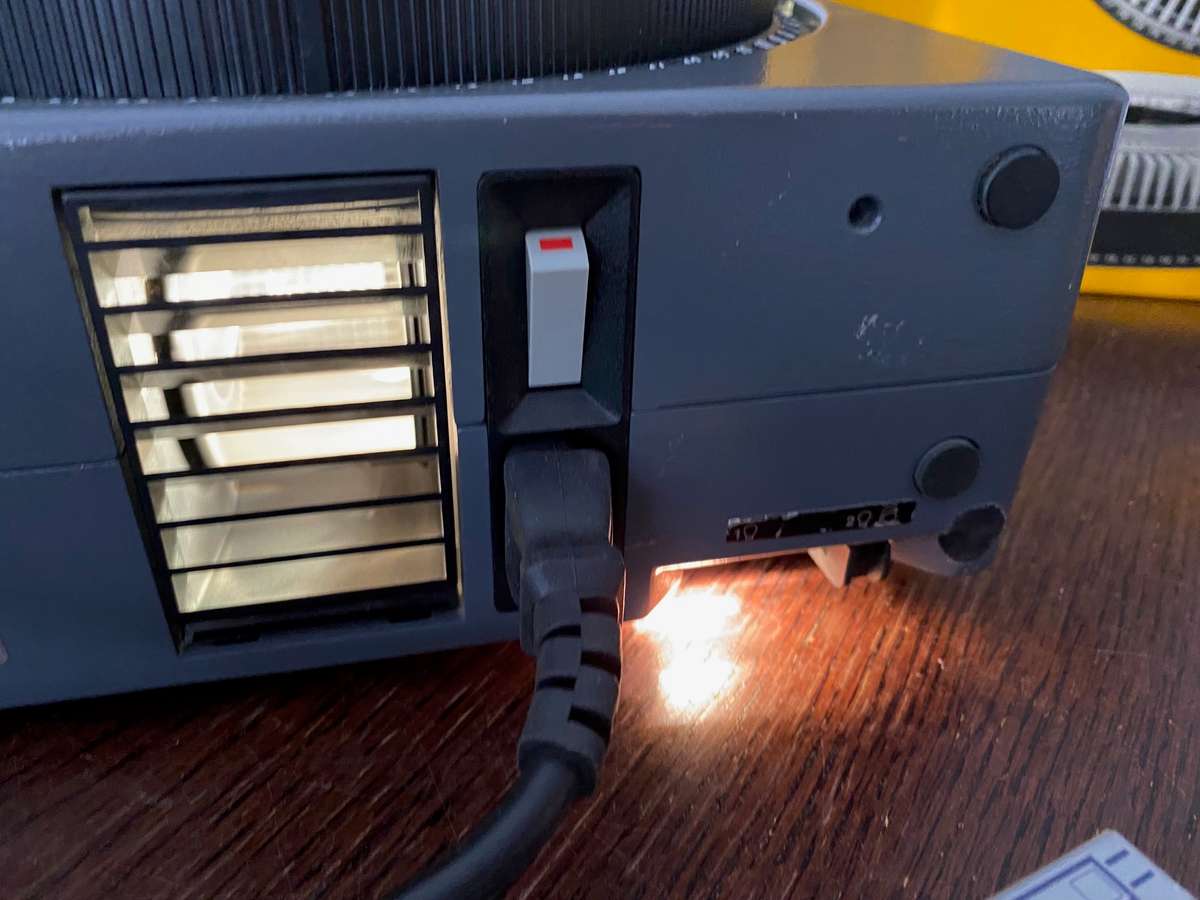 KODAK Slide Projector  S-AV 2030 with Kodak Retinar Vario Zoom Lens 70-120mm (LOT 2)