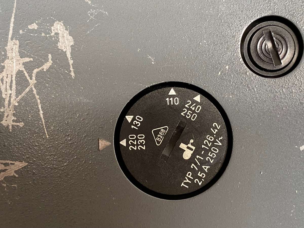 KODAK Slide Projector  S-AV 2030 with Kodak Retinar Vario Zoom Lens 70-120mm (LOT 2)