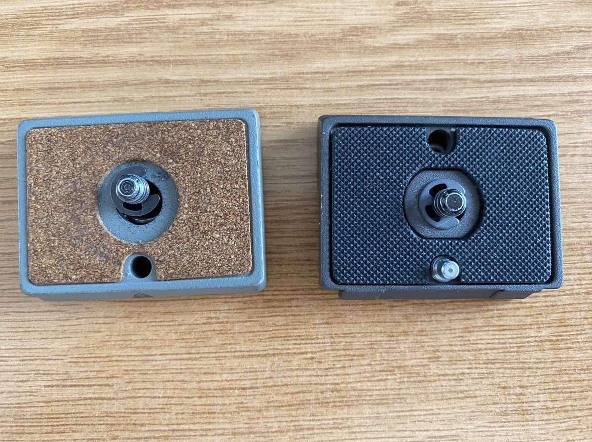 2 x Manfrotto tripod plate, silver and black, original Manfrotto