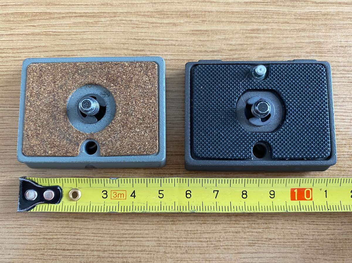 2 x Manfrotto tripod plate, silver and black, original Manfrotto