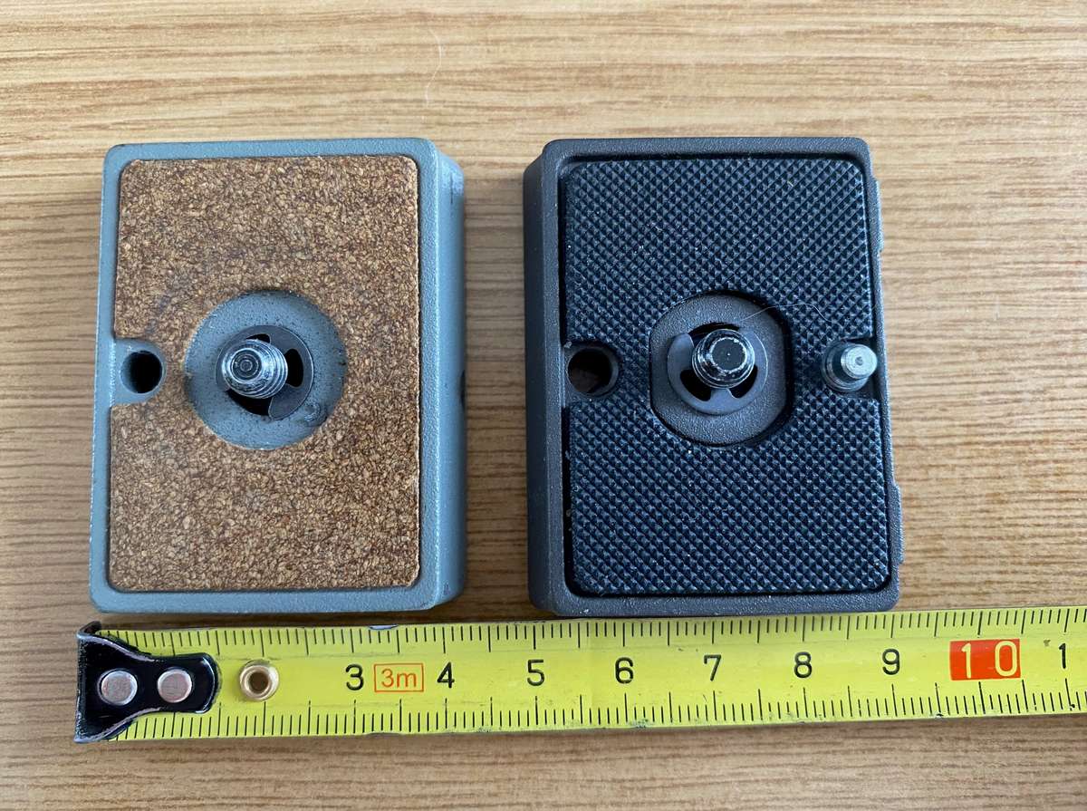 2 x Manfrotto tripod plate, silver and black, original Manfrotto