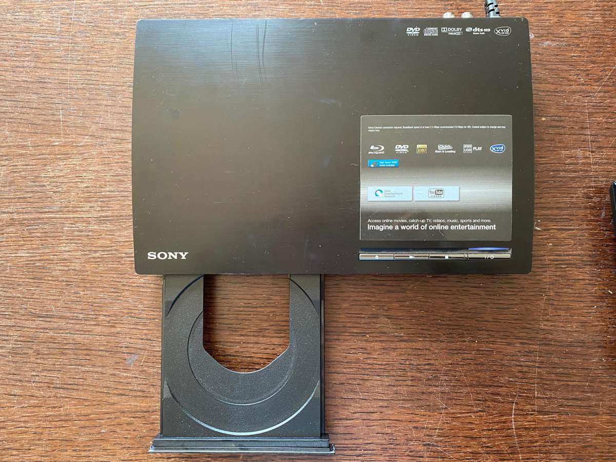 Sony BDP-S190 is a Blu-ray Disc player, in working condition