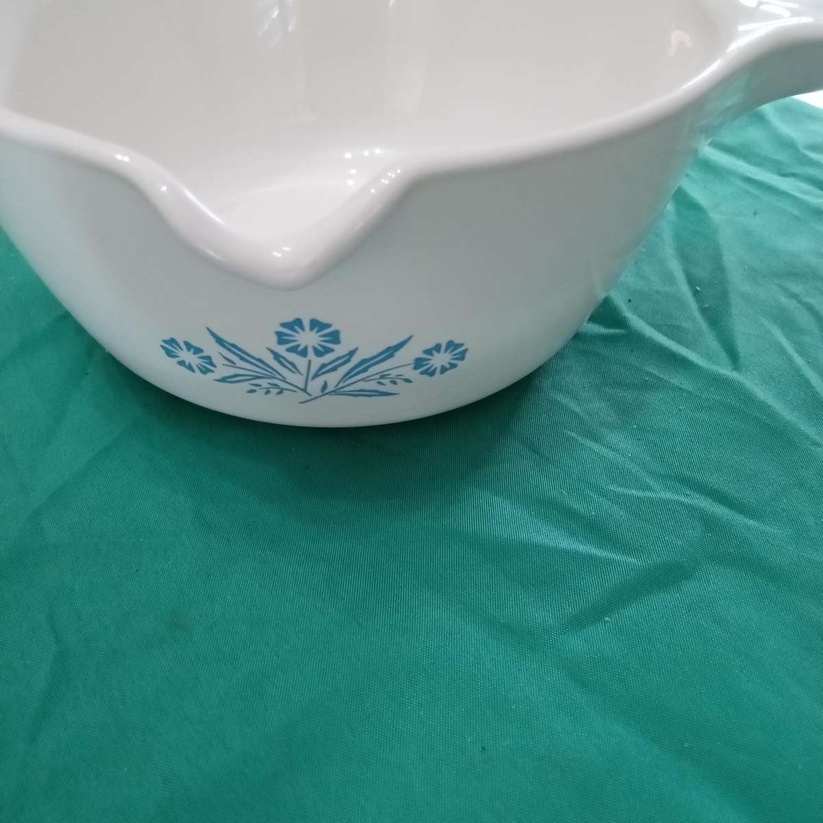 CORNINGWARE AND PYREX WARE