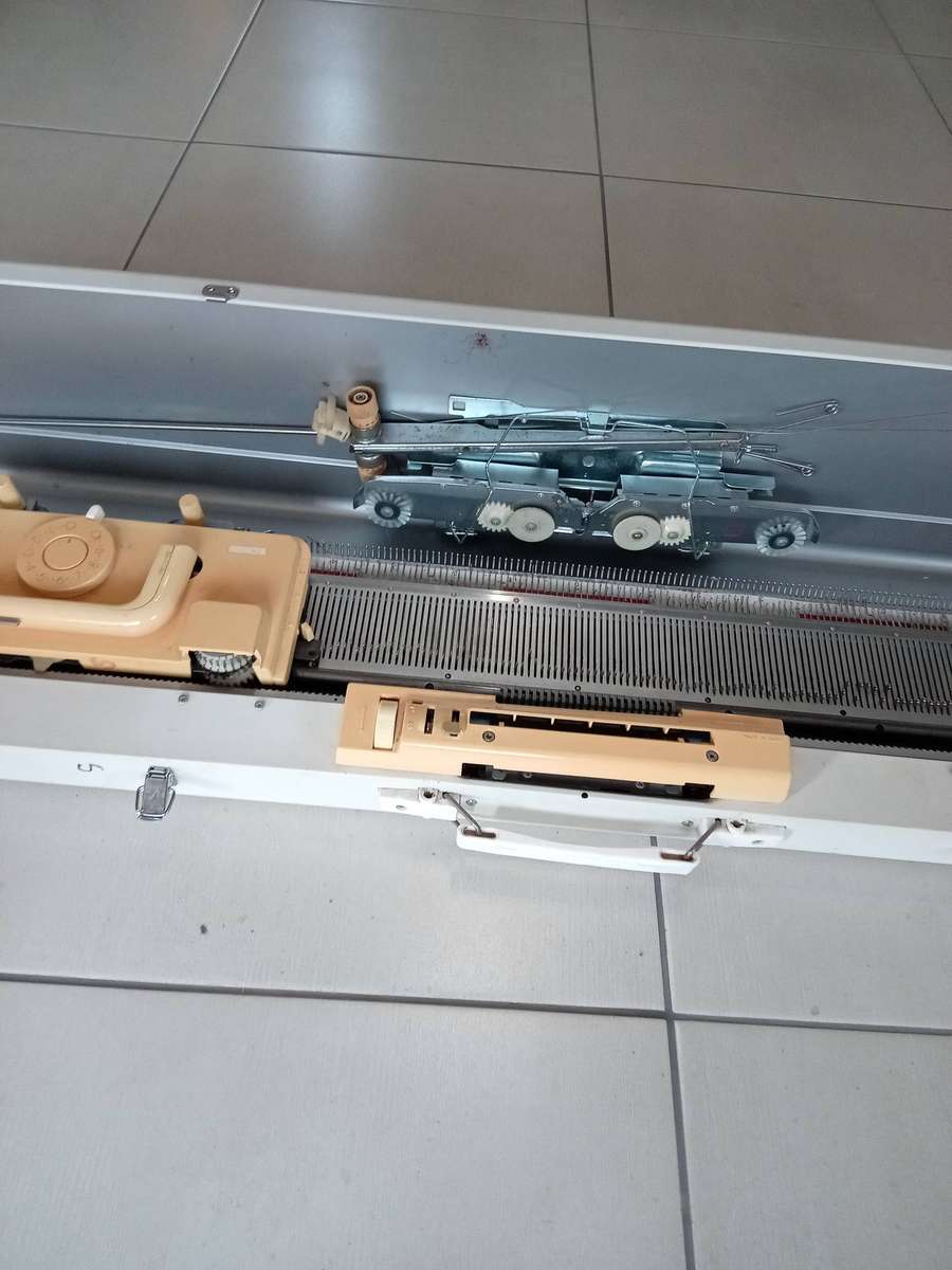 EMPISAL KNITTING MACHINE
