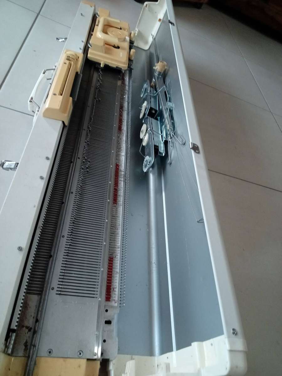 EMPISAL KNITTING MACHINE