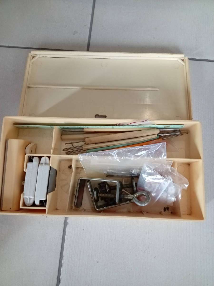 EMPISAL KNITTING MACHINE