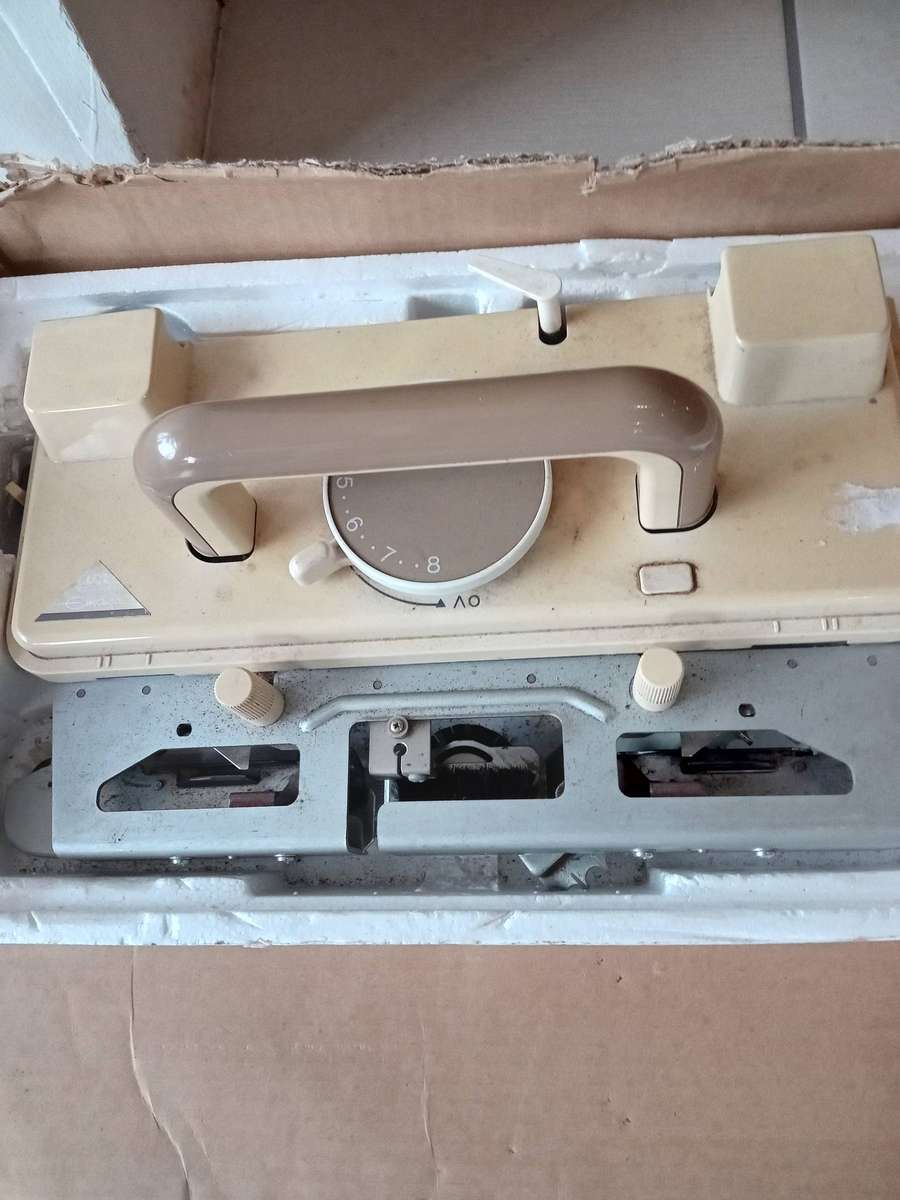 EMPISAL KNITTING MACHINE