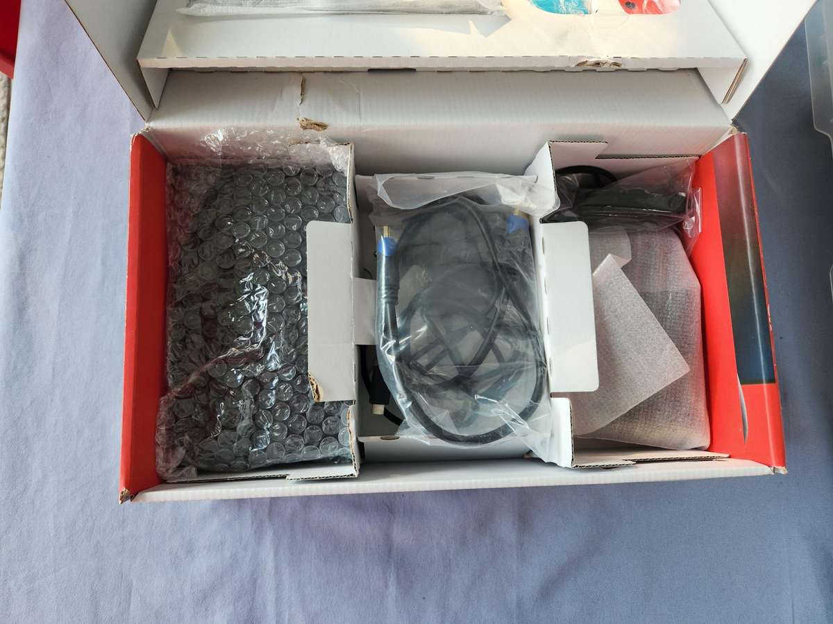 Nintendo Switch v2 Neon Blue/Neon Red - Excellent condition - Warranty + Pokemon Shield