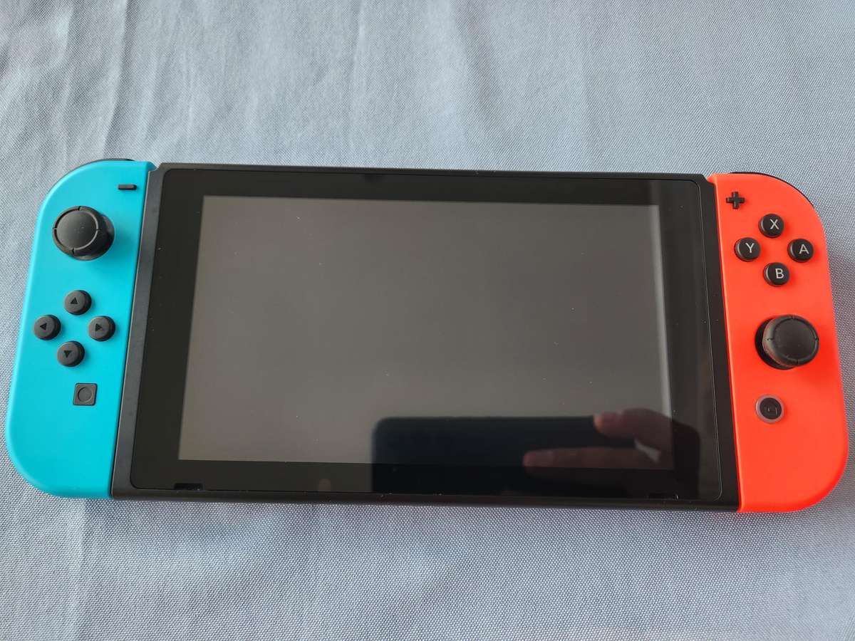 Nintendo Switch v2 Neon Blue/Neon Red - Excellent condition - Warranty + Pokemon Shield