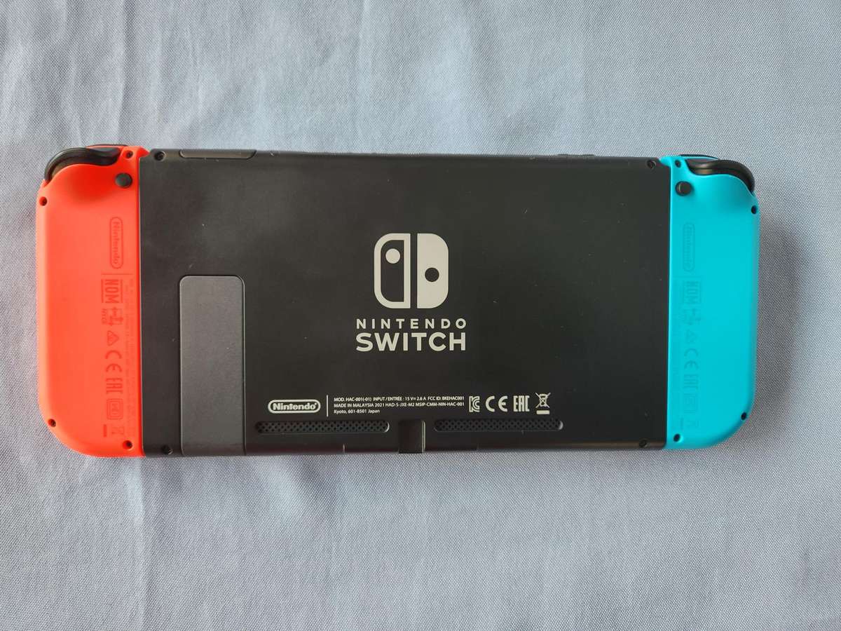 Nintendo Switch v2 Neon Blue/Neon Red - Excellent condition - Warranty + Pokemon Shield