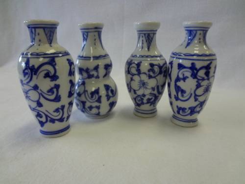Lot of 4 small vases - as per photo