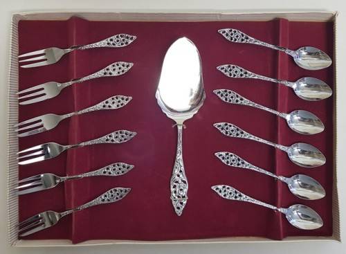 Elwezetta Chrome Plated Cake Lifter, 6 Teaspoons & 6 Cake Forks in box as per photo