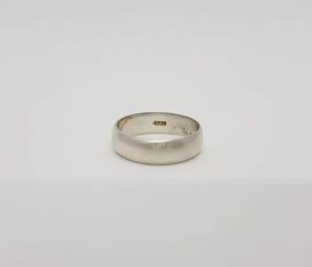 925 Sterling Silver Ring weight 3.6g size Q as per photo