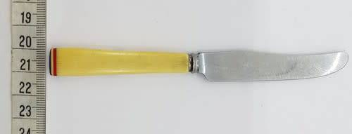 Faux ivory handle George 6 coronation butter knife, 12cm