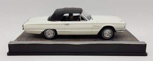 Ford Thunderbird - Goldfinger model car - as per photo