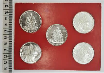 Souvenir Vaticano - Roma 2004 - 5 PC Coin Set in Plastic Folder - 5 POPES - as per photo