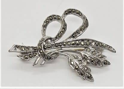 Vintage Costume Jewelry Brooch - as per photo
