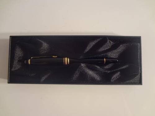 Mont Blanc Meisterstruck 14k gold fountain pen, 4810 in box, writing as per scan