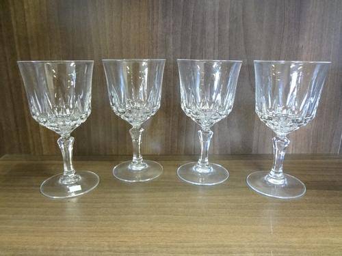 Lot of 4 wine glasses - as per photo