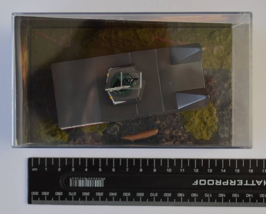 James Bond 007 Dragon Tank - Dr No Model Car Scale 1:43 as per photo