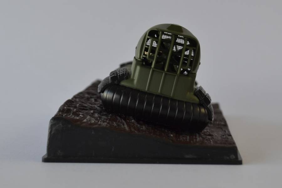 James Bond 007 Hovercraft - Die Another Day Model Car Scale 1:43 as per photo