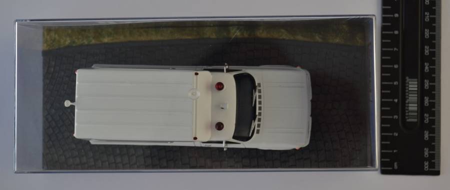 James Bond 007 Chevrolet Ambulance - Moonraker Model Car Scale 1:32 as per photo