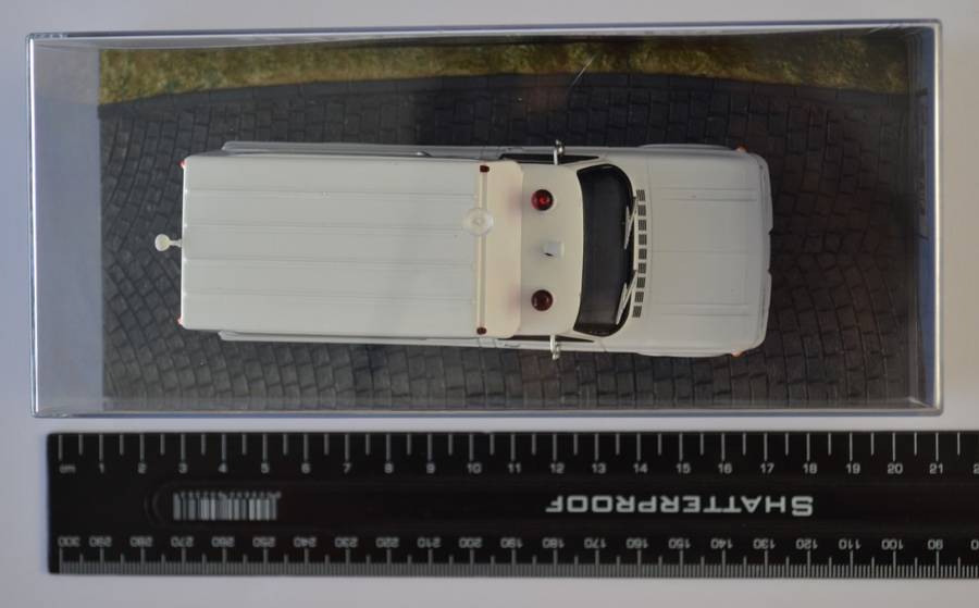 James Bond 007 Chevrolet Ambulance - Moonraker Model Car Scale 1:32 as per photo