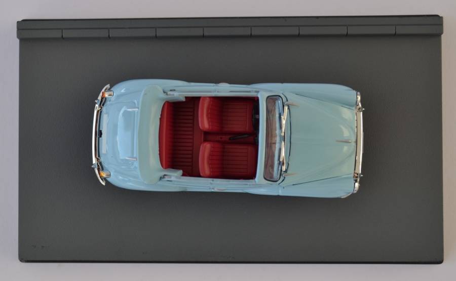 James Bond 007 Morris Minor - Thunderball Model Car Scale 1:43 as per photo