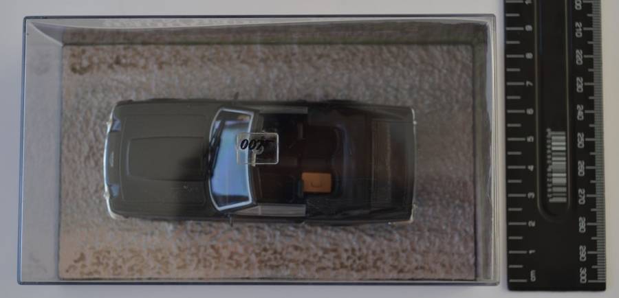 James Bond 007 Aston Martin V8 Vantage - The Living Daylights Model Car Scale 1:43 as per photo