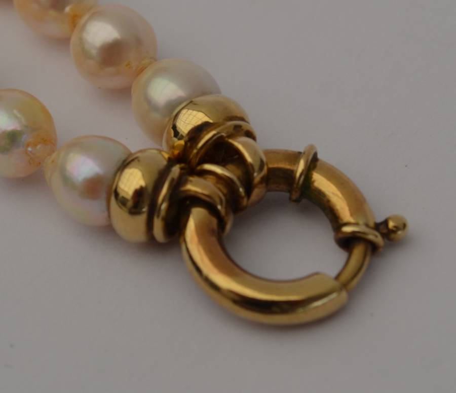 9k Gold Vintage String of Pearls 50cm weight 27g as per photo