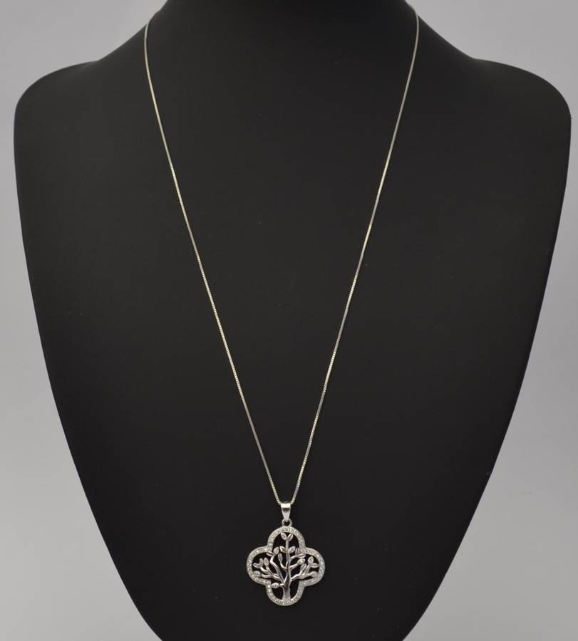 925 Sterling Silver Tree of Life Pendant and Chain weight 4g as per photo