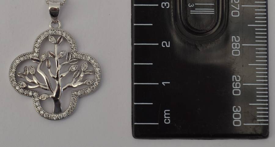 925 Sterling Silver Tree of Life Pendant and Chain weight 4g as per photo