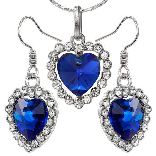 **STUNNING WHITE GOLD HEART CUT SWAROWSKI CRYSTAL EARRINGS AND PENDANT WITH CHAIN**