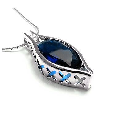 **STUNNING WHITE GOLD MARQUISE CUT BLUE SAPPHIRE  PENDANT WITH CHAIN**