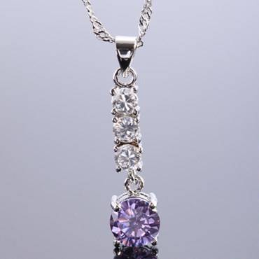 **STUNNING WHITE GOLD TANZANITE AND DIAMOND PENDANT WITH CHAIN**
