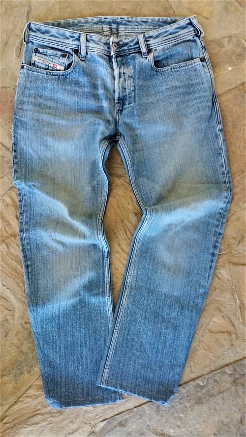 MENS DIESEL JEANS- SIZE 32 SLIM FIT- HARDLY WORN