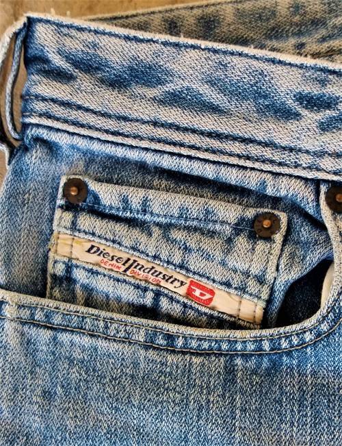 MENS DIESEL JEANS- SIZE 32 SLIM FIT- HARDLY WORN