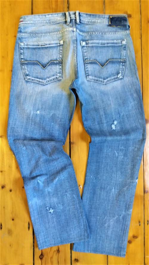 MENS DIESEL JEANS- SIZE 34- HARDLY WORN