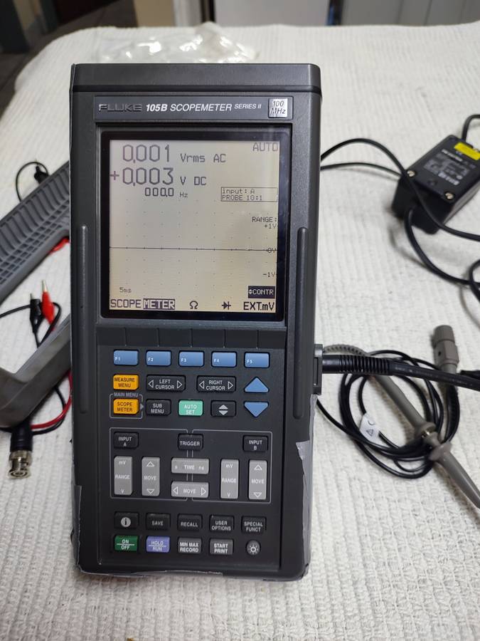 Fluke 105B portable oscilloscope + multimeter (scopemeter)