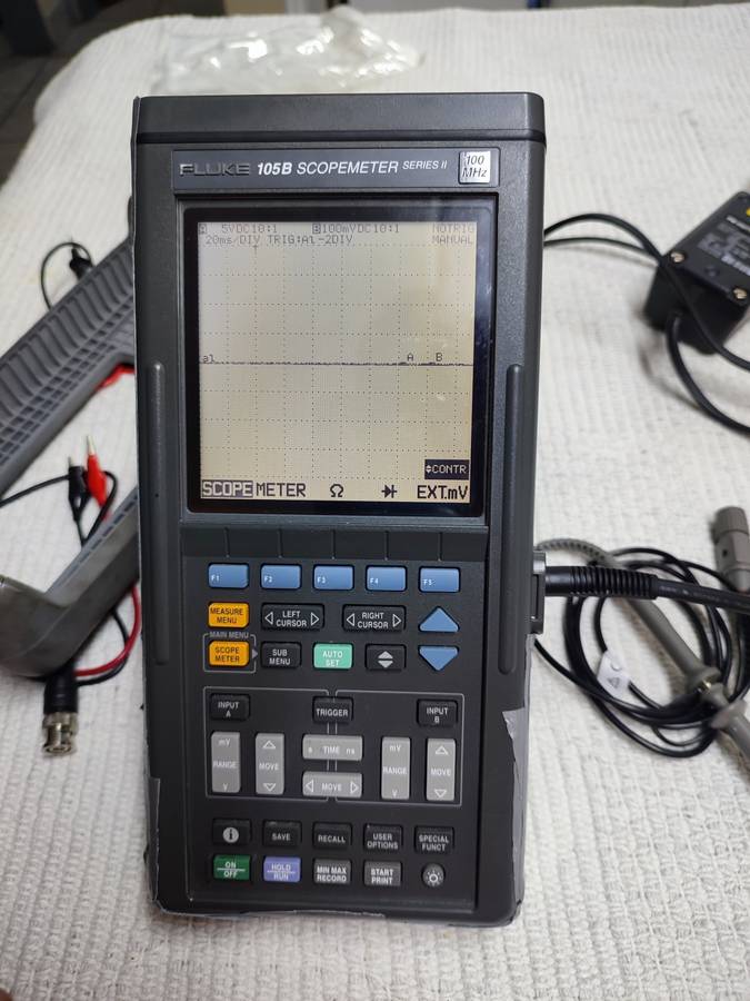 Fluke 105B portable oscilloscope + multimeter (scopemeter)