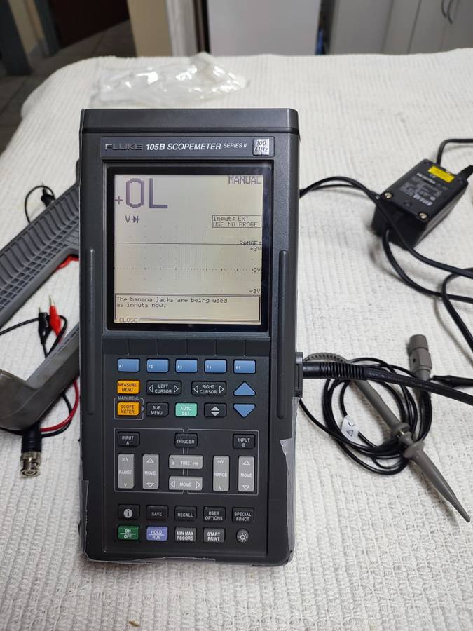 Fluke 105B portable oscilloscope + multimeter (scopemeter)