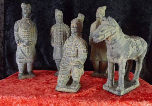 CHINESE TERRACOTTA ARMY FIGURINES  - from SUEZYT